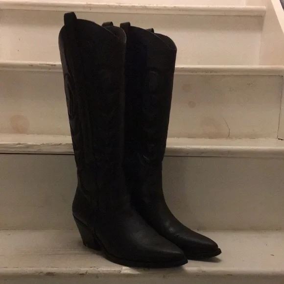 Women's Black Pointed-Toe Western Knee-High Heeled Boots - Picture 8 of 17